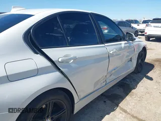 2014 BMW 3 Series 328i z VIN WBA3C1C55EK109483, wystawiony jako IAAI lot #41670180 z przebiegiem 99 947 mil mil oraz . Historia ofert i sprzedaży dostępna na DreamBid. Obrazek 17.