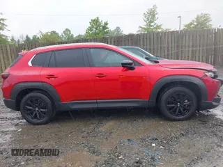 2025 Mazda CX-50 S Premium z VIN 7MMVABDM0SN316774, wystawiony jako IAAI lot #42248268 z przebiegiem 1634 mil mil oraz . Historia ofert i sprzedaży dostępna na DreamBid. Obrazek 14.