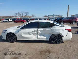 2019 Nissan Altima 2.5 SR with VIN 1N4BL4CV4KC204791, listed as a IAAI auction lot 41784484 with 80,012 mi miles. Bid and sale history available at carsss.com. Image 6.