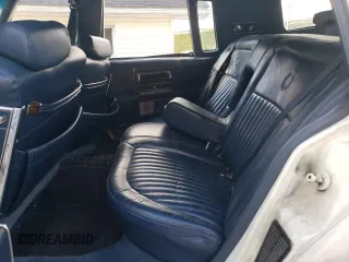 1991 Cadillac Brougham z VIN 1G6DW54E6MR710852, wystawiony jako Copart lot #76027004 z przebiegiem Nie podano mil oraz Szkody całkowita. Historia ofert i sprzedaży dostępna na DreamBid. Obrazek 10.