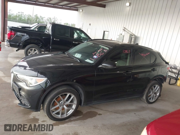 2018 Alfa Romeo Stelvio Sport z VIN ZASFAKPN9J7B70085, wystawiony jako IAAI lot #40823547 z przebiegiem Nie podano mil oraz . Historia ofert i sprzedaży dostępna na DreamBid. Obrazek 14.