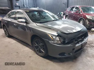 2014 Nissan Maxima S z VIN 1N4AA5AP8EC449562, wystawiony jako IAAI lot #42428510 z przebiegiem 110 002 mil mil oraz . Historia ofert i sprzedaży dostępna na DreamBid. Obrazek 1.
