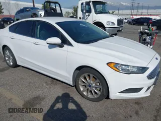 2017 Ford Fusion SE with VIN 3FA6P0H78HR235738, listed as a IAAI auction lot 41604054 with 172,896 mi miles. Bid and sale history available at carsss.com. Image 1.