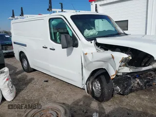2018 Nissan NV Cargo S z VIN 1N6BF0KM9JN816925, wystawiony jako IAAI lot #41416712 z przebiegiem 93 130 mil mil oraz . Historia ofert i sprzedaży dostępna na DreamBid. Obrazek 1.
