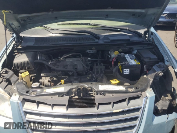 2010 Chrysler Town & Country Touring z VIN 2A4RR5D13AR460820, wystawiony jako Copart lot #57162885 z przebiegiem 197 426 mil mil oraz Szkoda całkowita • Salvage title. Historia ofert i sprzedaży dostępna na DreamBid. Obrazek 12.