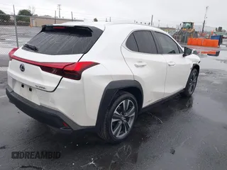 2022 Lexus UX 250h z VIN JTHX9JBH5N2056118, wystawiony jako IAAI lot #41538359 z przebiegiem 32 699 mil mil oraz . Historia ofert i sprzedaży dostępna na DreamBid. Obrazek 4.