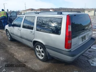 2000 Volvo V70 with VIN YV1LZ56D7Y2712994, listed as a IAAI auction lot 41642717 with 261,138 mi miles. Bid and sale history available at carsss.com. Image 3.