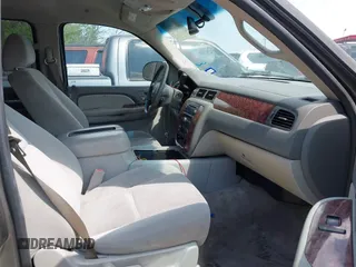 2007 Chevrolet Suburban LT with VIN 1GNFC16017R254537, listed as a IAAI auction lot 41875462 with 150,579 mi miles. Bid and sale history available at carsss.com. Image 5.