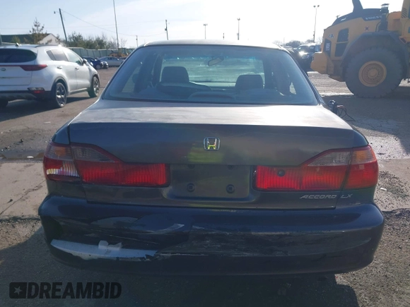 1998 Honda Accord LX z VIN 1HGCG5642WA046417, wystawiony jako IAAI lot #41945037 z przebiegiem Nie podano mil oraz . Historia ofert i sprzedaży dostępna na DreamBid. Obrazek 16.