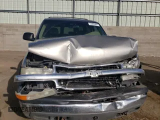 2001 Chevrolet Suburban LS with VIN 3GNEC16T01G218187, listed as a Copart auction lot 72295344 with 296,614 mi miles and Salvage Title. Bid and sale history available at carsss.com. Image 5.