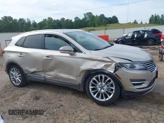 2017 Lincoln MKC Reserve с VIN 5LMCJ3C97HUL32052, выставлен на аукционе IAAI как лот 42584957 с пробегом 88 459 миль миль и . История ставок и продаж доступна на DreamBid. Изображение 13.