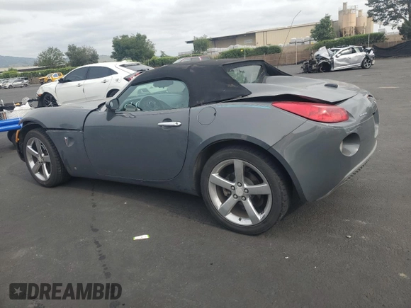 2008 Pontiac Solstice z VIN 1G2MC35B38Y120235, wystawiony jako Copart lot #53891325 z przebiegiem Nie podano mil oraz Szkody całkowita. Historia ofert i sprzedaży dostępna na DreamBid. Obrazek 2.