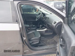 2018 Jeep Compass Latitude with VIN 3C4NJCBB3JT377011, listed as a IAAI auction lot 41886466 with 94,361 mi miles. Bid and sale history available at carsss.com. Image 5.