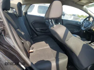 2015 Ford Fiesta SE z VIN 3FADP4BJXFM146122, wystawiony jako Copart lot #59998625 z przebiegiem 114 191 mil mil oraz Czysty tytuł • Clean title. Historia ofert i sprzedaży dostępna na DreamBid. Obrazek 10.