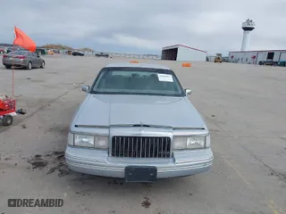 1994 Lincoln Town Car Signature with VIN 1LNLM82W4RY783450, listed as a IAAI auction lot 41858575 with 183,789 mi miles. Bid and sale history available at carsss.com. Image 6.