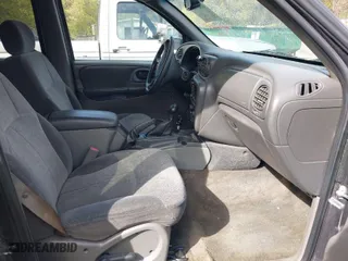 2004 Chevrolet TrailBlazer LT with VIN 1GNDT13S742129740, listed as a IAAI auction lot 41855217 with 205,496 mi miles. Bid and sale history available at carsss.com. Image 5.