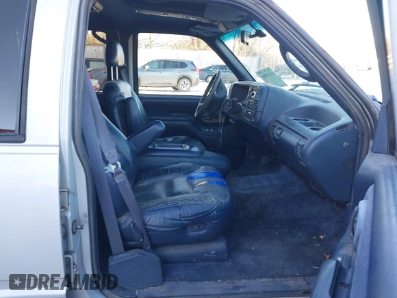 1996 Chevrolet Tahoe z VIN 1GNEK13R3TJ318572, wystawiony jako IAAI lot #41419555 z przebiegiem 199 201 mil mil oraz . Historia ofert i sprzedaży dostępna na DreamBid. Obrazek 5.