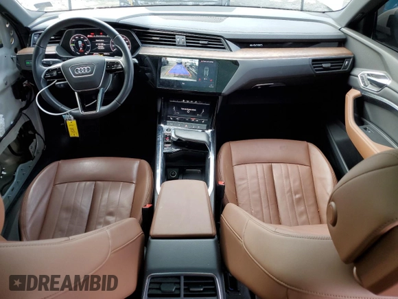 2022 Audi e-tron Sportback S line Premium z VIN WA11AAGE2NB013721, wystawiony jako Copart lot #81812643 z przebiegiem 40 749 mil mil oraz . Historia ofert i sprzedaży dostępna na DreamBid. Obrazek 8.