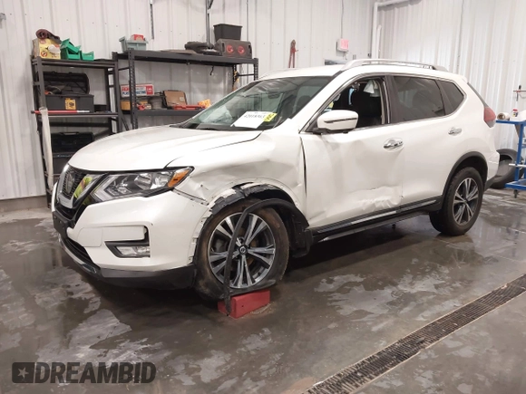 2018 Nissan Rogue SV z VIN 5N1AT2MV4JC809851, wystawiony jako IAAI lot #42018363 z przebiegiem 67 917 mil mil oraz . Historia ofert i sprzedaży dostępna na DreamBid. Obrazek 2.