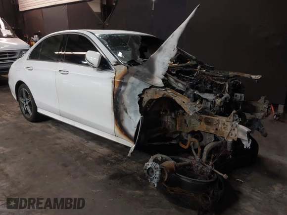 2017 Mercedes-Benz E 300 Luxury with VIN WDDZF4KB1HA177230, listed as a IAAI auction lot 41840340 with 44,202 mi miles and . Bid and sale history available at DreamBid. Image 1.