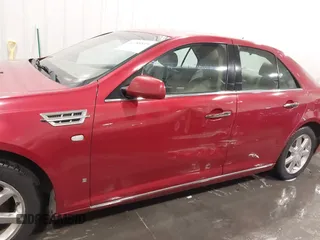 2008 Cadillac STS RWD z VIN 1G6DW67VX80125610, wystawiony jako IAAI lot #42280815 z przebiegiem 207 192 mil mil oraz . Historia ofert i sprzedaży dostępna na DreamBid. Obrazek 6.