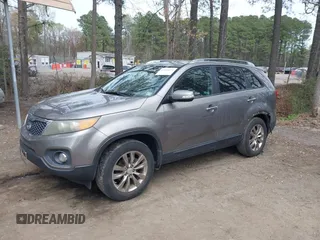 2011 Kia Sorento EX with VIN 5XYKU3A17BG103340, listed as a IAAI auction lot 41944274 with 195,927 mi miles. Bid and sale history available at carsss.com. Image 2.