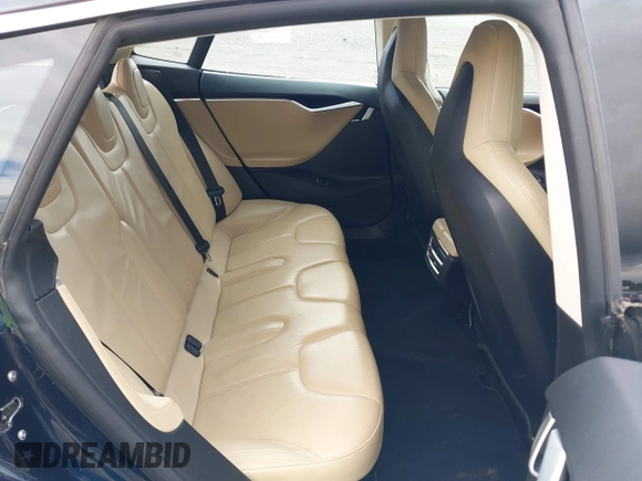 2013 Tesla Model S с VIN 5YJSA1CN1DFP05559, выставлен на аукционе IAAI как лот 42249943 с пробегом 134 399 миль миль и . История ставок и продаж доступна на DreamBid. Изображение 8.
