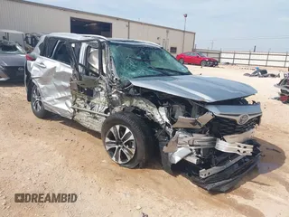2022 Toyota Highlander Hybrid XLE z VIN 5TDGARAH9NS515975, wystawiony jako IAAI lot #42259148 z przebiegiem Nie podano mil oraz . Historia ofert i sprzedaży dostępna na DreamBid. Obrazek 1.