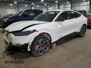 2024 Ford Mustang Mach-E GT z VIN 3FMTK4SX4RMA40242, wystawiony jako Copart lot #52201245 z przebiegiem 1 624 mil mil oraz Szkoda całkowita • Salvage title. Historia ofert i sprzedaży dostępna na DreamBid. Obrazek 1.