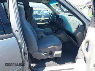 1999 Ford Expedition XLT z VIN 1FMPU18L8XLA69627, wystawiony jako IAAI lot #42847569 z przebiegiem Nie podano mil oraz . Historia ofert i sprzedaży dostępna na DreamBid. Obrazek 5.