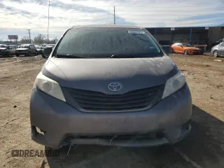 2013 Toyota Sienna L с VIN 5TDZK3DCXDS322283, выставлен на аукционе Copart как лот 43822525 с пробегом 151 341 миль миль и Списание • Salvage title. История ставок и продаж доступна на DreamBid. Изображение 5.