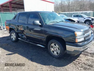 2005 Chevrolet Avalanche Z71 with VIN 3GNEK12Z05G131585, listed as a IAAI auction lot 41710355 with 1 mi miles. Bid and sale history available at carsss.com. Image 1.