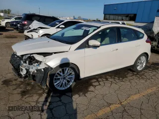 2015 Ford Focus Titanium с VIN 1FADP3N20FL340190, выставлен на аукционе Copart как лот 55845045 с пробегом 64 436 миль миль и Чистый • Clean title. История ставок и продаж доступна на DreamBid. Изображение 1.