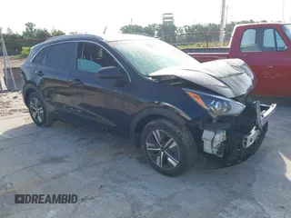 2020 Kia Niro LXS with VIN KNDCB3LC2L5422695, listed as a IAAI auction lot 41881263 with 77,197 mi miles. Bid and sale history available at carsss.com. Image 1.