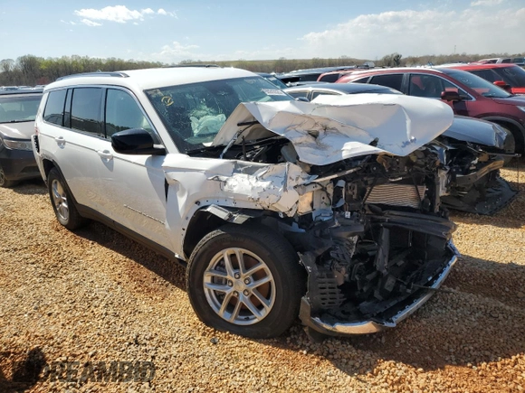 2023 Jeep Grand Cherokee Laredo z VIN 1C4RJJAG0P8843486, wystawiony jako Copart lot #50243525 z przebiegiem 5 874 mil mil oraz Czysty tytuł • Clean title. Historia ofert i sprzedaży dostępna na DreamBid. Obrazek 4.