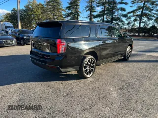 2021 Chevrolet Suburban RST z VIN 1GNSKEKD0MR457206, wystawiony jako Copart lot #83697674 z przebiegiem 139 570 mil mil oraz Czysty tytuł • Clean title. Historia ofert i sprzedaży dostępna na DreamBid. Obrazek 4.