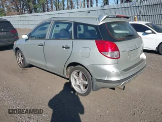 2004 Toyota Matrix Std with VIN 2T1KR32E64C291575, listed as a IAAI auction lot 42095056 with 193,453 mi miles. Bid and sale history available at carsss.com. Image 3.