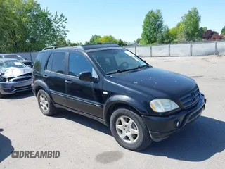 2001 Mercedes-Benz M 320/430/500 z VIN 4JGAB72E61A266162, wystawiony jako IAAI lot #42415028 z przebiegiem 171 935 mil mil oraz . Historia ofert i sprzedaży dostępna na DreamBid. Obrazek 1.