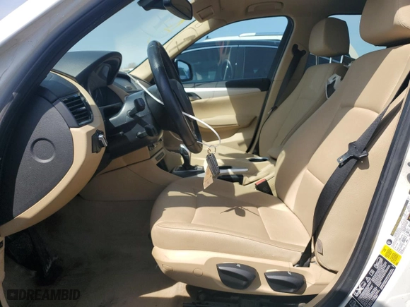 2015 BMW X1 xDrive28i with VIN WBAVL1C5XFVY27197, listed as a Copart auction lot 51424175 with 182,929 mi miles and Salvage Title. Bid and sale history available at carsss.com. Image 7.
