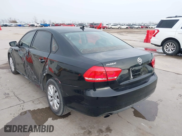 2014 Volkswagen Passat Wolfsburg Edition z VIN 1VWAT7A30EC028218, wystawiony jako IAAI lot #41711943 z przebiegiem 131 041 mil mil oraz . Historia ofert i sprzedaży dostępna na DreamBid. Obrazek 3.