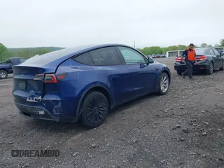 2023 Tesla Model Y Long Range z VIN 7SAYGDEE6PF603981, wystawiony jako IAAI lot #42133348 z przebiegiem 28 566 mil mil oraz . Historia ofert i sprzedaży dostępna na DreamBid. Obrazek 4.