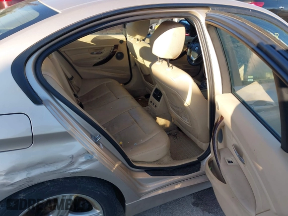 2014 BMW 3 Series 328i xDrive с VIN WBA3B5C56EP541173, выставлен на аукционе IAAI как лот 41865108 с пробегом 122 269 миль миль и . История ставок и продаж доступна на DreamBid. Изображение 8.