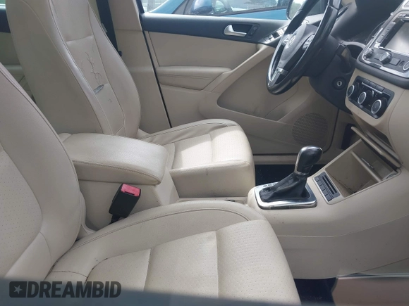 2012 Volkswagen Tiguan S z VIN WVGBV7AX7CW000265, wystawiony jako IAAI lot #42182004 z przebiegiem 173 537 mil mil oraz . Historia ofert i sprzedaży dostępna na DreamBid. Obrazek 5.