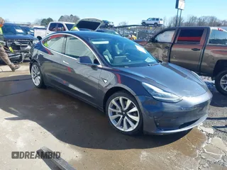 2020 Tesla Model 3 Long Range z VIN 5YJ3E1EBXLF620035, wystawiony jako IAAI lot #41614837 z przebiegiem 76 502 mil mil oraz . Historia ofert i sprzedaży dostępna na DreamBid. Obrazek 1.