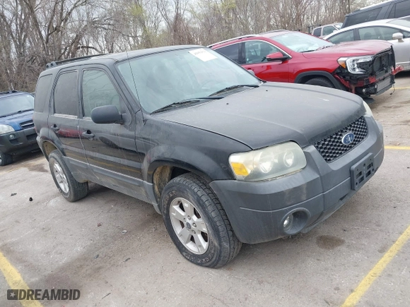 2006 Ford Escape XLT with VIN 1FMYU93126KA06942, listed as a IAAI auction lot 41851023 with 151,695 mi miles. Bid and sale history available at carsss.com. Image 1.