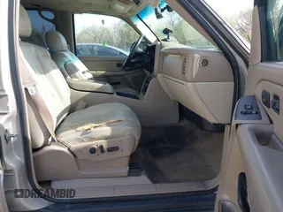 2005 GMC Yukon SLT with VIN 1GKEK13T15J118270, listed as a IAAI auction lot 41937413 with 218,057 mi miles. Bid and sale history available at carsss.com. Image 5.