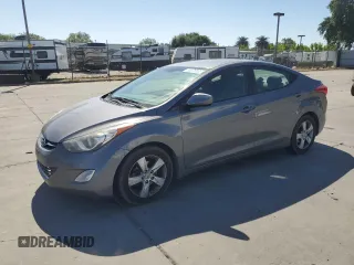 2013 Hyundai Elantra GLS z VIN 5NPDH4AE2DH408598, wystawiony jako Copart lot #56076665 z przebiegiem 136 305 mil mil oraz Szkody całkowita. Historia ofert i sprzedaży dostępna na DreamBid. Obrazek 1.