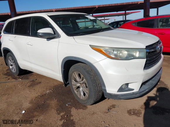 2015 Toyota Highlander LE with VIN 5TDBKRFH5FS115459, listed as a IAAI auction lot 41326097 with 158,574 mi miles. Bid and sale history available at carsss.com. Image 1.