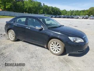 2014 Chrysler 200 Limited z VIN 1C3CCBCG0EN198487, wystawiony jako Copart lot #52913655 z przebiegiem Nie podano mil oraz Szkoda całkowita • Salvage title. Historia ofert i sprzedaży dostępna na DreamBid. Obrazek 4.