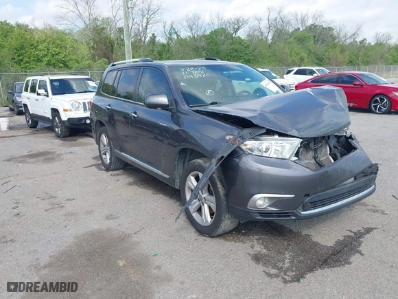 2011 Toyota Highlander Limited with VIN 5TDYK3EH8BS043420, listed as a IAAI auction lot 41936665 with 205,590 mi miles. Bid and sale history available at carsss.com. Image 1.